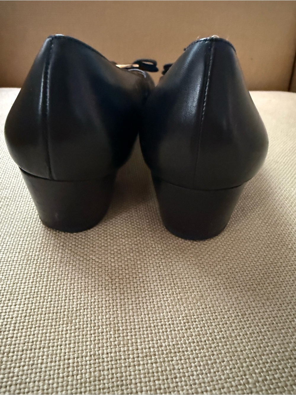 Salvatore Ferragamo Navy Leather Vara Bow Pumps Women’s Size 9 4A Narrow - Picture 4 of 8
